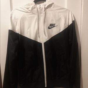 ▪️Nike Windbreaker